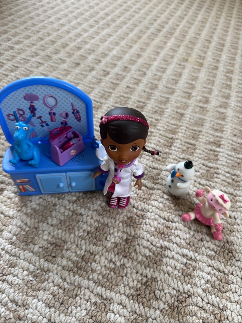 Disney Doc McStuffins Pink & Purple Doctor Doll Playset